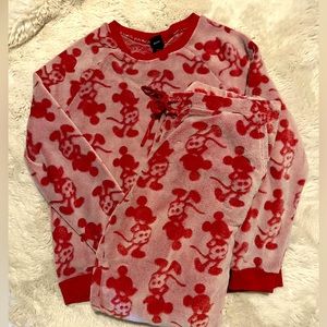 Disney Mickey Mouse women’s pajama set!